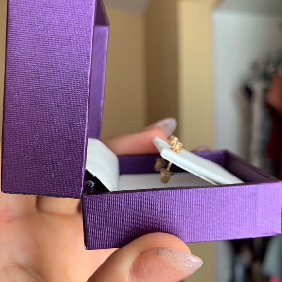 Diamond and yellow gold stud earrings. - Picture 3 of 3